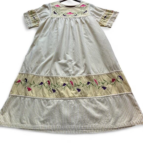 Vintage Embroidered Cotton Peasant Dress – Size M - Picture 2 of 6